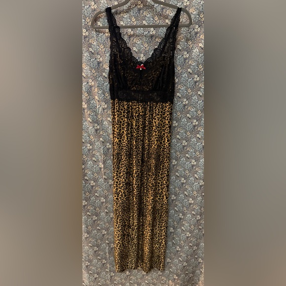 Soma Leopard Print Nightgown and  Robe set with Red and Gold Accents - Picture 2 of 7